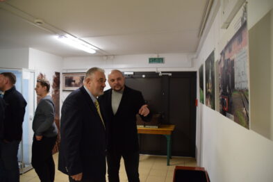Łukasz Popowski z MKW w Sochaczewie razem z gościem