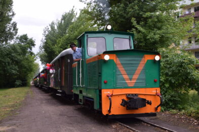 Zielona lokomotywa spalinowa Lyd1